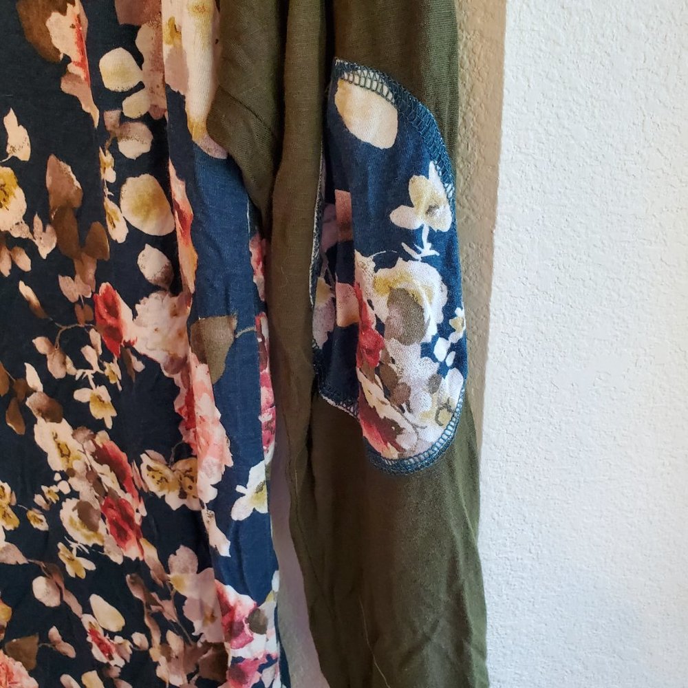 Floral Tee - Picture 3 of 4